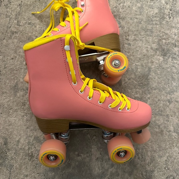 Impala roller blades - Picture 3 of 4